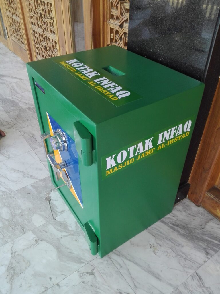 Brankas kotak Amal